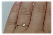 Zlatý prsten s diamantem A28894-56