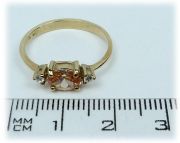 Zlatý prsten s topazem