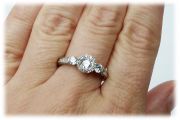 Stříbrný prsten se zirkony 947/2 velikost 56