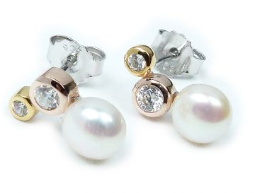 Stříbrné náušnice 29-2206 s perlou
