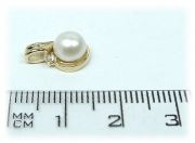 Zlatý přívěsek s perlou a zirkonem 299001052