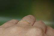 Zlatý prsten s diamanty velikost 53