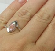 Stříbrný prsten s perletí velikost 52