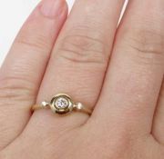 Zlatý prsten s brilianty velikost 54