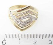 Zlatý prsten se zirkony velikost 62