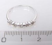 Stříbrný prsten s bílými zirkony velikost 58