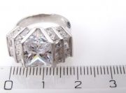 Stříbrný prsten se zirkony velikost 49
