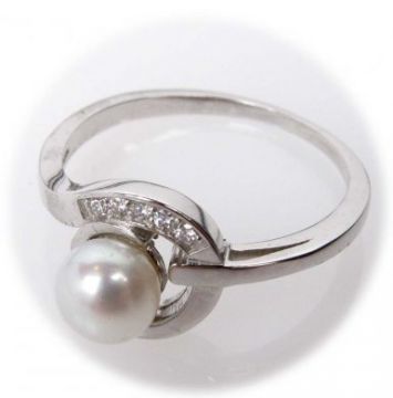 Prsten z bílého zlata s brilianty a perlou velikost 55
