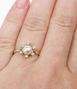 Zlatý prsten s brilianty a perlou velikost 54