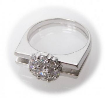 Stříbrný prsten se zirkony velikost 53