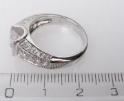Stříbrný prsten se zirkony velikost 55