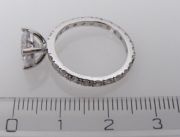 Stříbný prsten se zirkony velikost 52