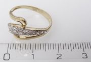 Zlatý prsten se zirkony velikost 51