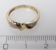 Zlatý prsten se zirkony velikost 52