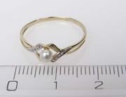 Zlatý prsten s perlou 