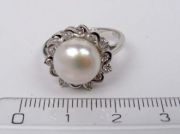 Stříbrný prsten s perlou a zirkony velikost 54