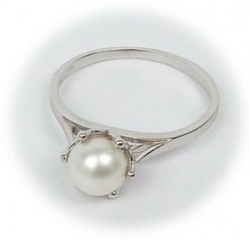Prsten z bílého zlata s pravou perlou velikost 53