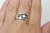 Stříbrný prsten se zirkony velikost 58