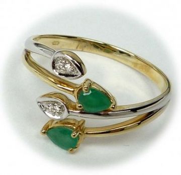 Zlatý prsten s brilianty a smaragdy 