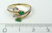 Zlatý prsten s brilianty a smaragdy 