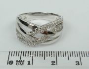Stříbrný prsten se zirkony velikost 60
