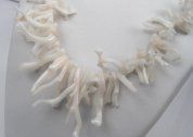 Náhrdelník z pravého mořského korálu -  bílé větvičky 55 cm