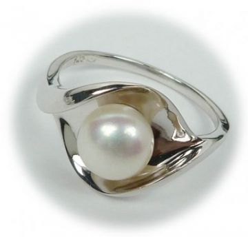 Stříbrný prsten s perlou velikost 57