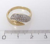 Zlatý prsten se zirkony velikost 58