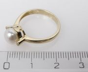 Zlatý prsten se zirkony a perlou velikost 54