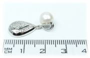 Stříbrný přívěsek s perlou a zirkony 445000018