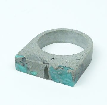 Stříbrný betonový prsten s amazonitem