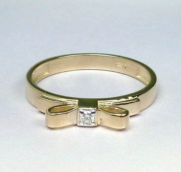 Zlatý prsten s diamantem velikost 54