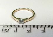 Zlatý prsten s diamantem velikost 53