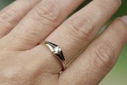 Zlatý prsten s diamantem velikost 55