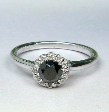 Prsten z bílého zlata s diamanty velikost 55