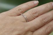 Prsten z bílého zlata s diamanty velikost 53