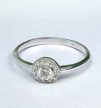 Prsten z bílého zlata s diamanty velikost 54