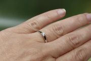 Prsten z bílého zlata s diamantem velikost 52