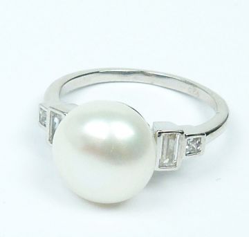 Stříbrný prsten s perlou velikost 59