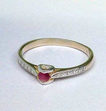 Zlatý prsten s rubínem a diamanty velikost 57